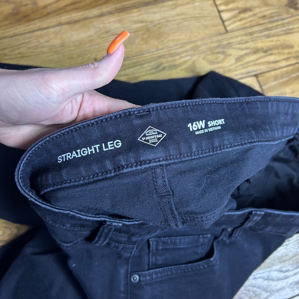 St Johns Bay Womens Straight Leg Jeans Black Denim Size 16W Short Plus Size - Picture 3 of 3